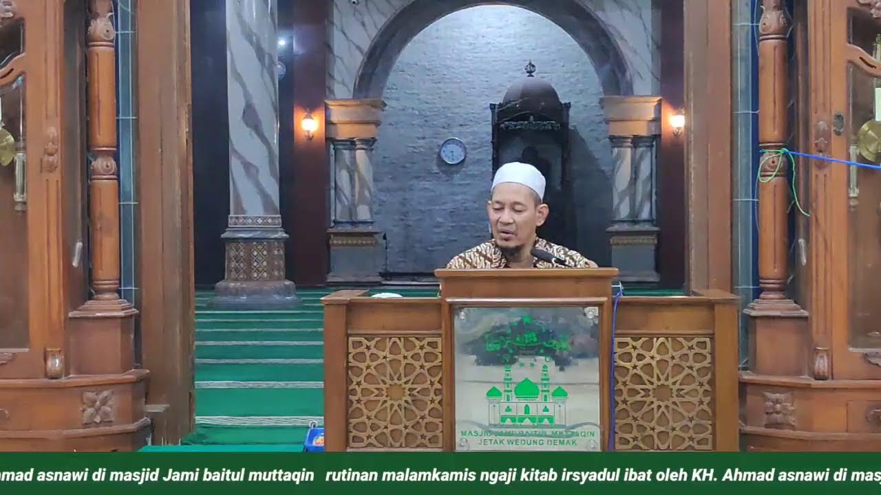 rutinan malamkamis ngaji kitab irsyadul ibat oleh KH. Ahmad asnawi di masjid Jami baitul muttaqin