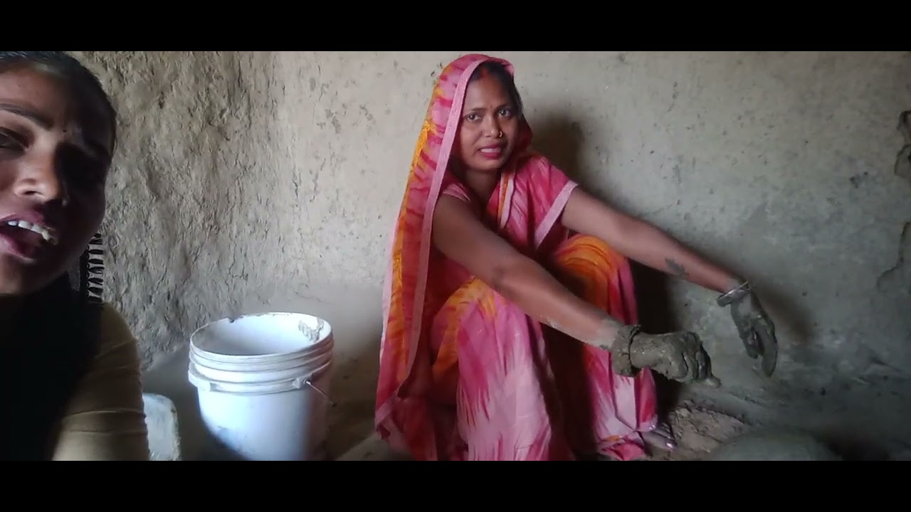 देखिए दोस्तों हमारे भाभी क्या बना रही है एक बार देखिए जरूर
