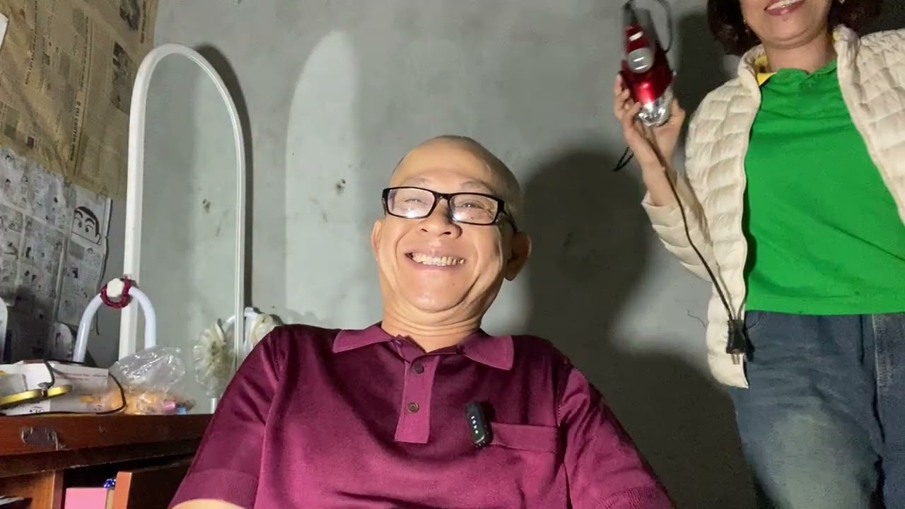 Giáo sư hớt tóc  xin có mấy nhời ngắn gọn thế này!