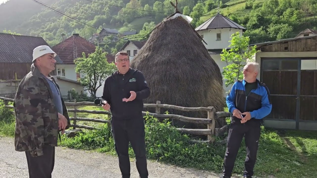 300 MARAKA ZENA I JA ZARADIMO DO PODNE BRANJEM LIŠAJA