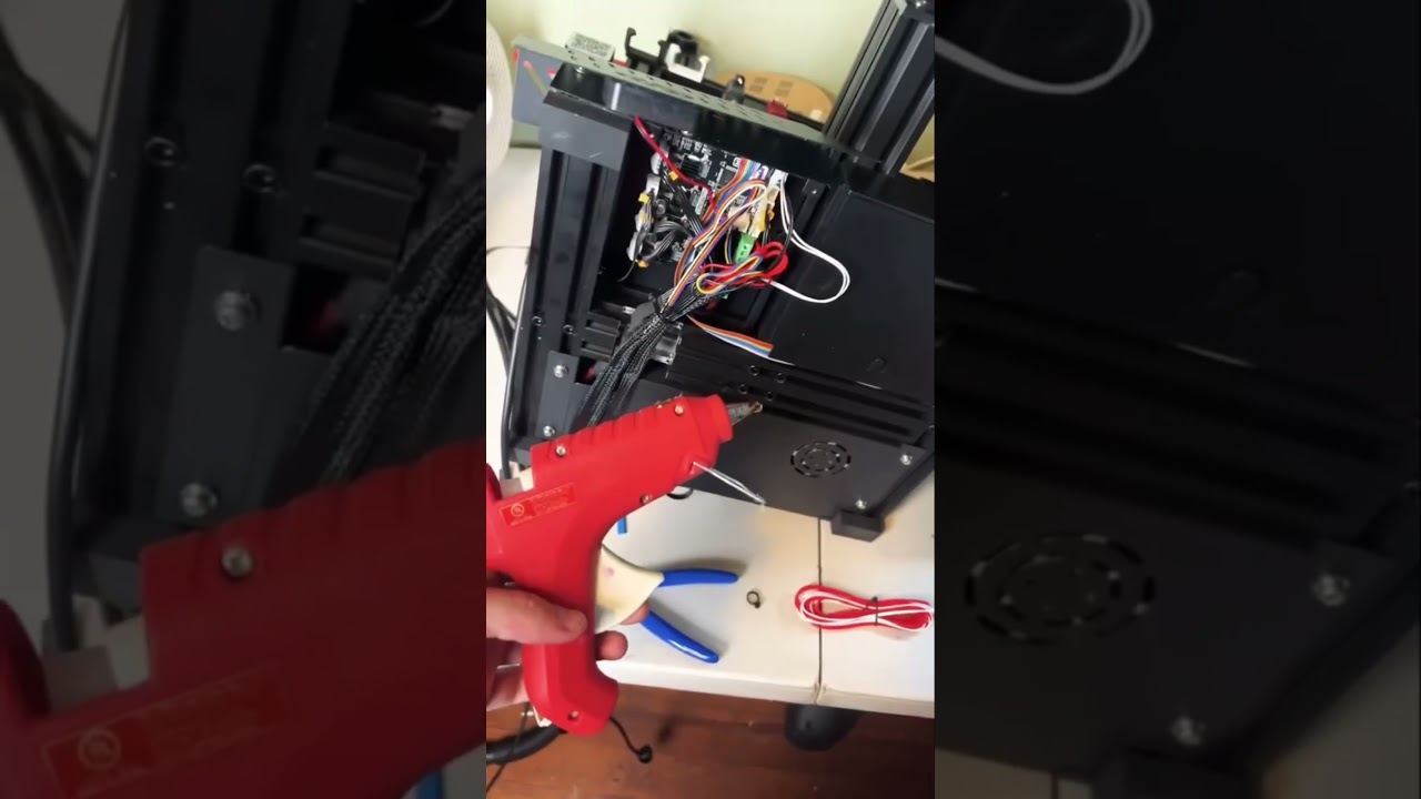 Я чиню свой 3D-принтер с помощью клеевого пистолета #3dprintfail #3dprinterupgrade #3dprinterworl...
