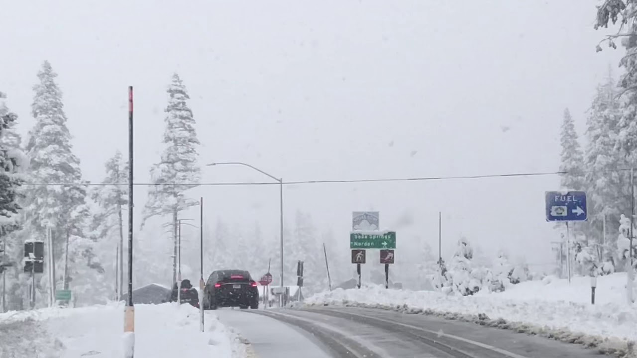 HEAVY SNOW along I-80 at Soda Springs, CA!
