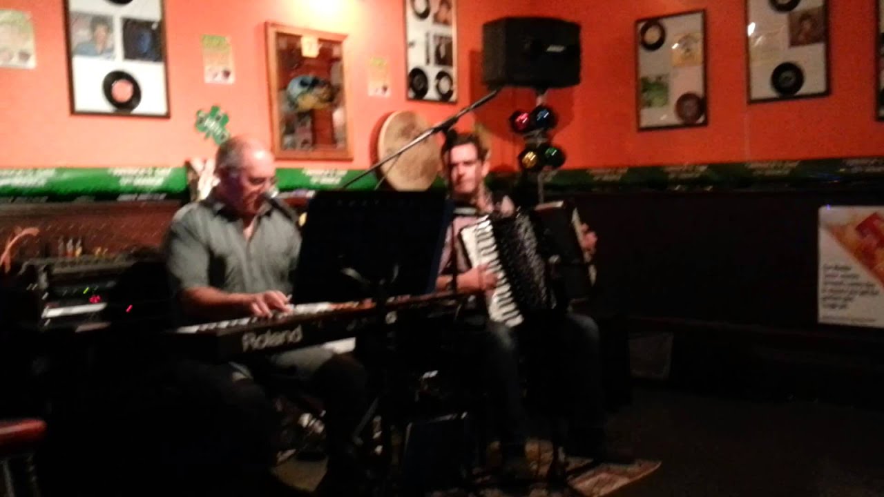 Foley's Irish Bar, Oban. Crazy Ceilidh Duo