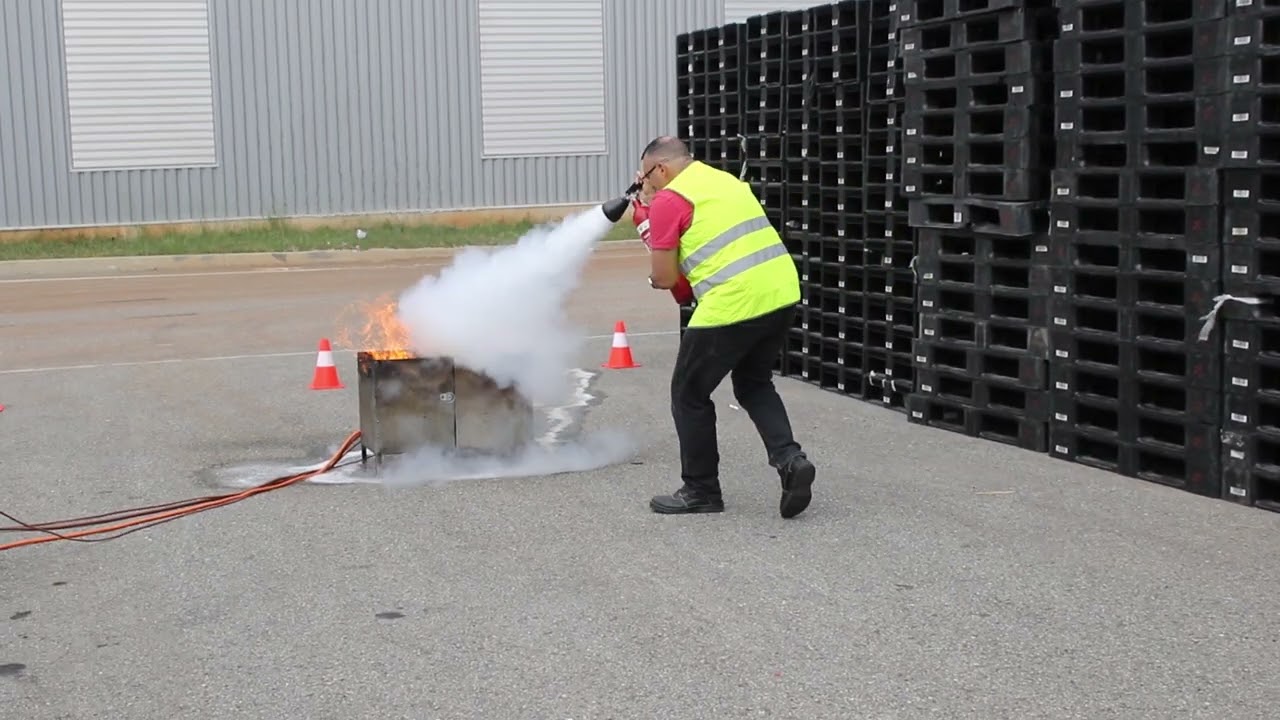 Comment utliser un extincteur CO2?
