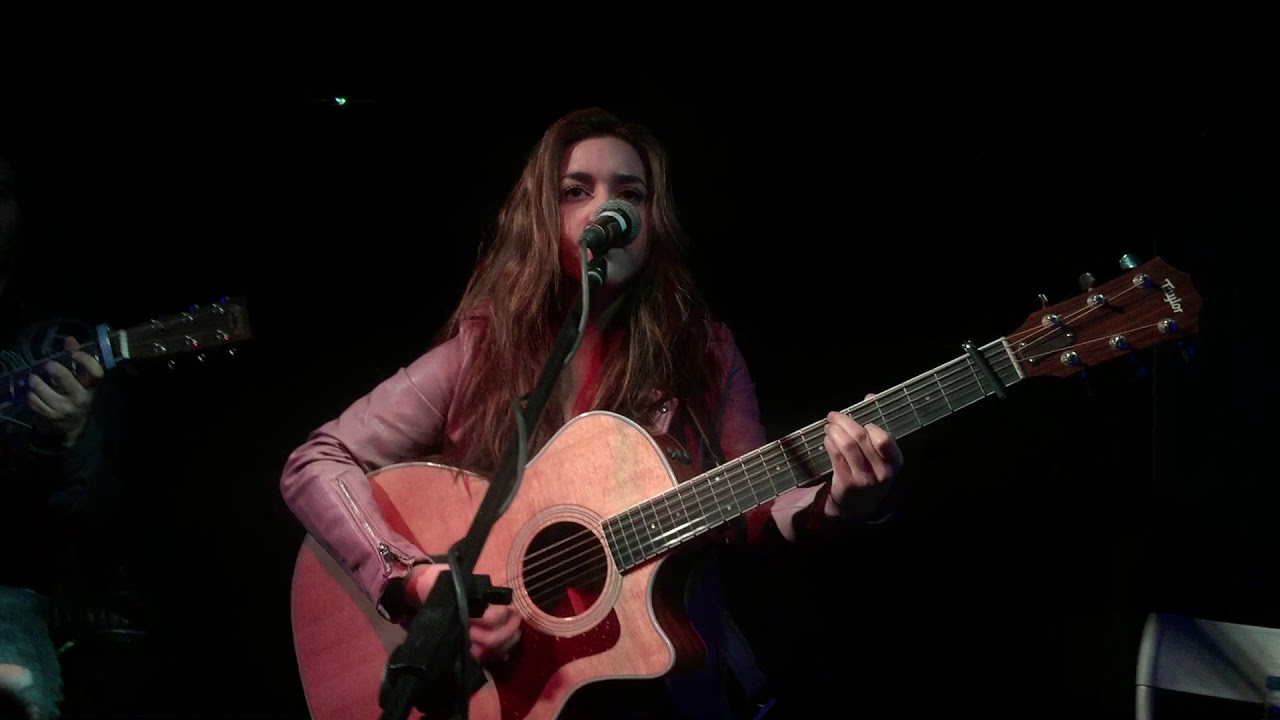 Marta Soto - Nos hace falta valor