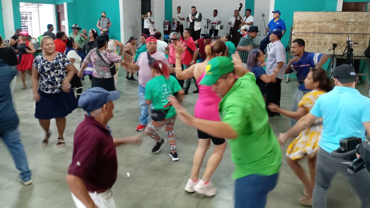 BAILONGO EN SAN MARTIN CON JONA SV CHELEEEEE EN VIVO