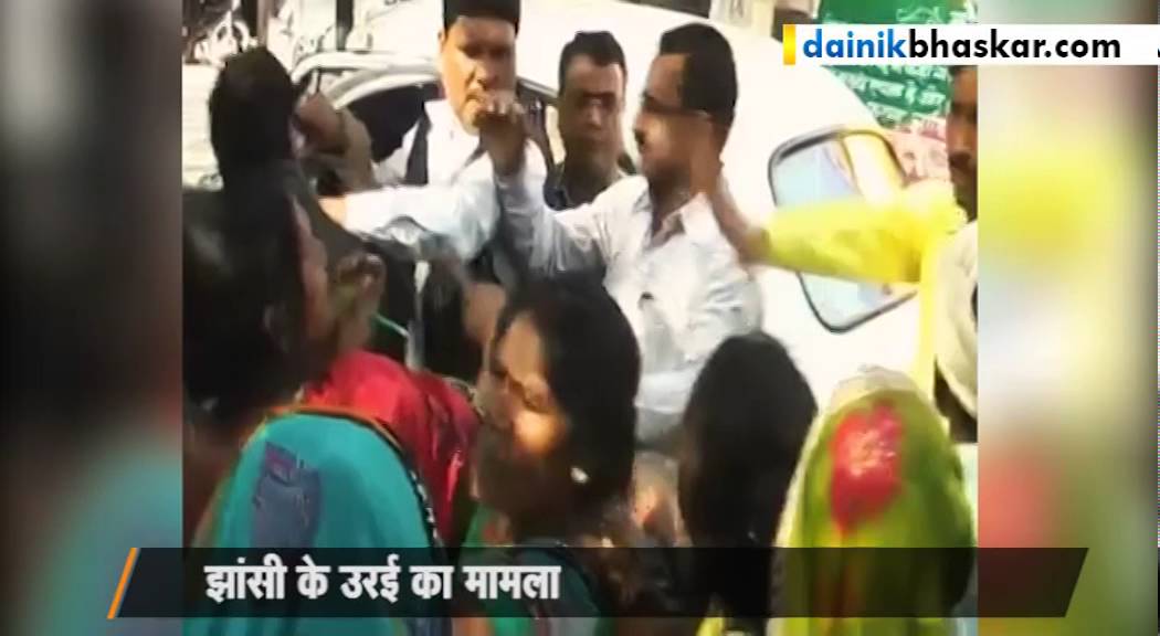 Women Protest at DM Office for Demlishing Houses Without Notice