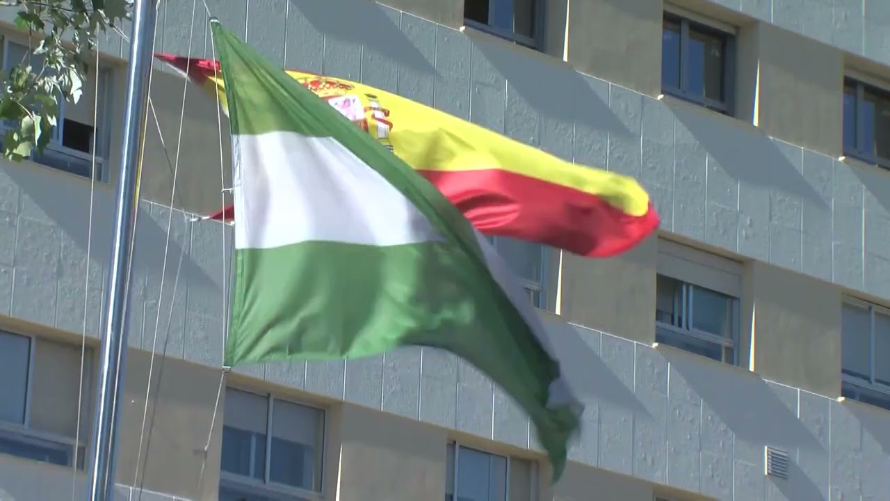 Un paciente ingresado en el Punta Europa se atrinchera en su habitaci&oacute;n con dos cuchillos