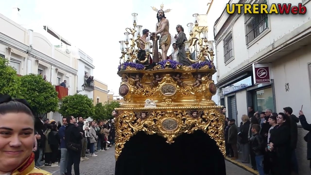 PROCESIÓN DE LA HERMANDAD DEL SANTO ENTIERRO EN EL SÁBADO SANTO DE LA SEMANA SANTA DE UTRERA 2024
