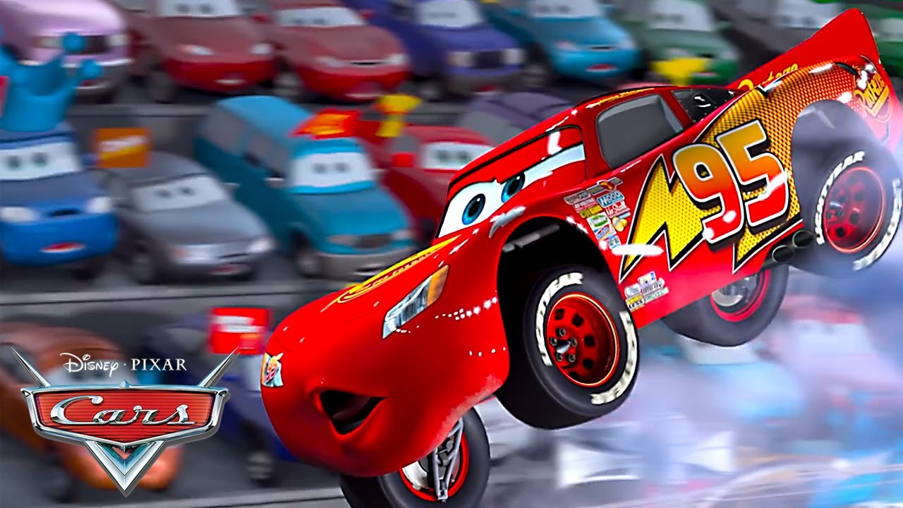 Acrobacias salvajes de coches | Pixar Cars