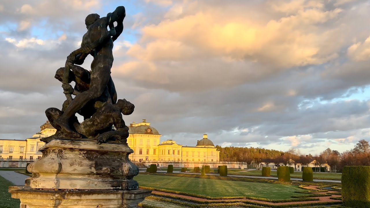 Stockholm Walks: Drottningholm Royal Palace garden at sunset. Monica Zetterlund & Sara Hedman.