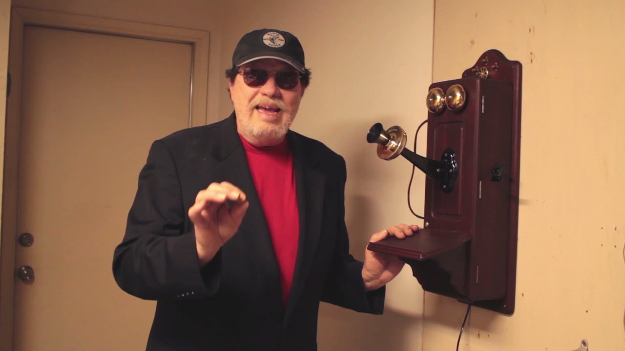 1910 Kellogg Oak - Cathedral Top, Working Telephone!