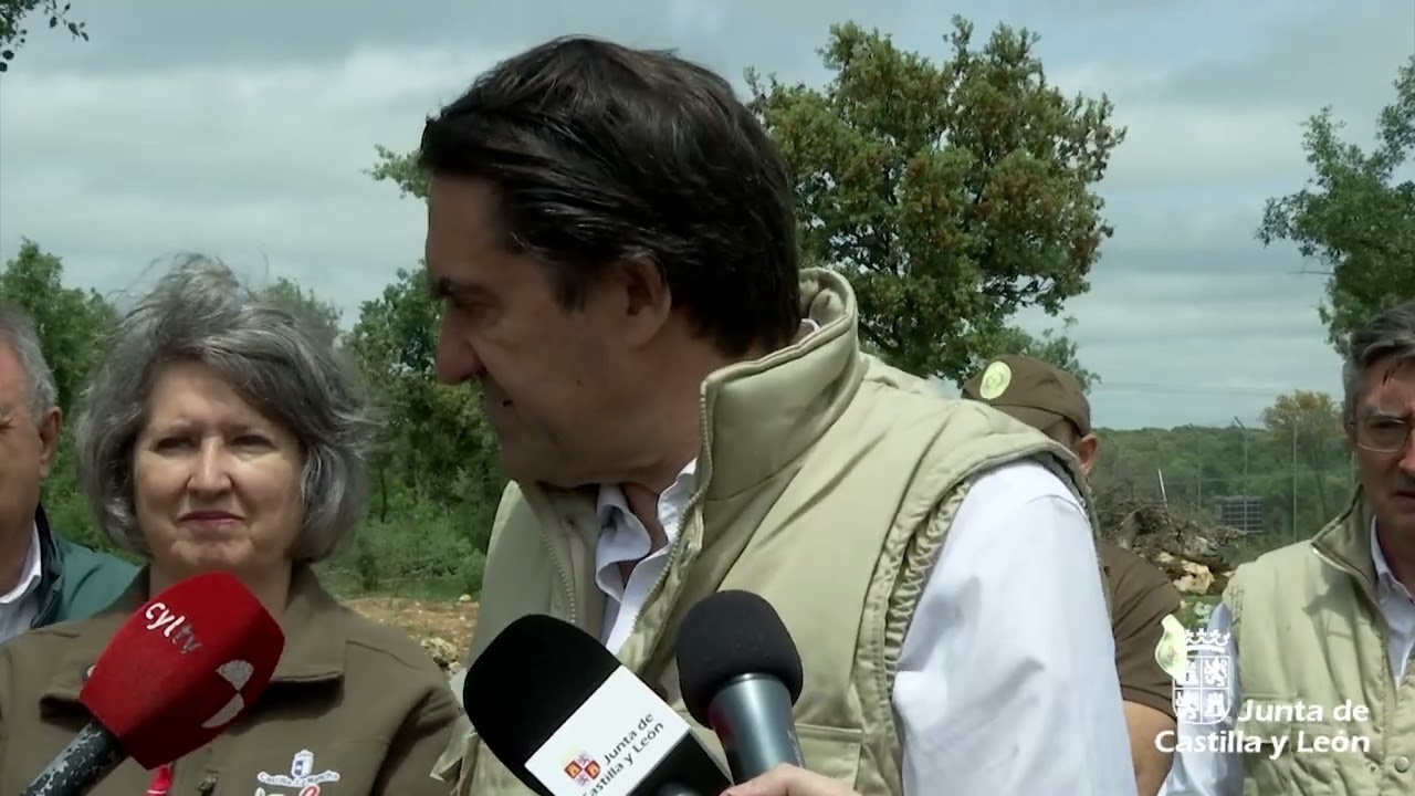 02/06/2025  Suárez-Quiñones y Gómez Rodríguez asisten a la última suelta del lince en Astudillo