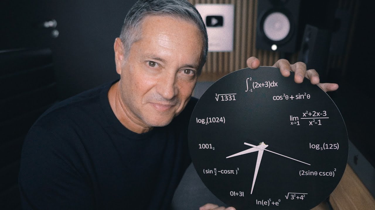 Operaciones matemáticas en un reloj de pared. Compruebo si equivalen a las de un reloj tradicional.