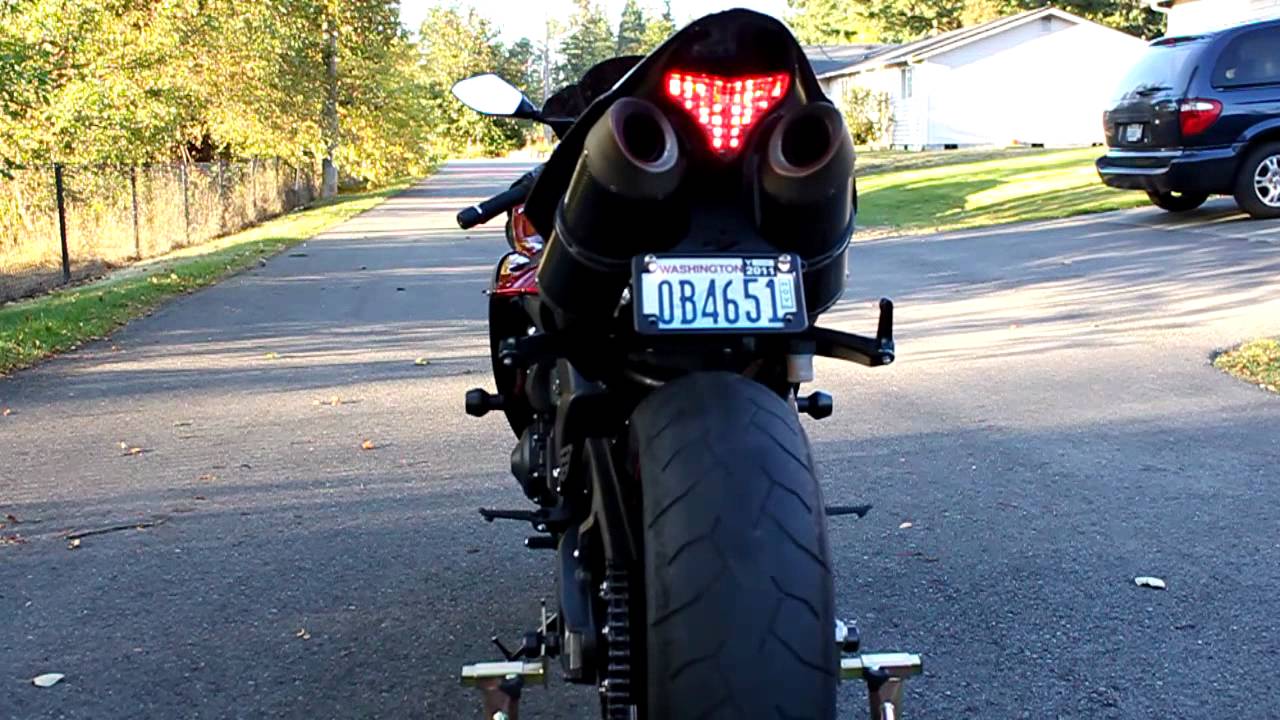 2009 R1 rev bounce and walk around with full graves exhaust
