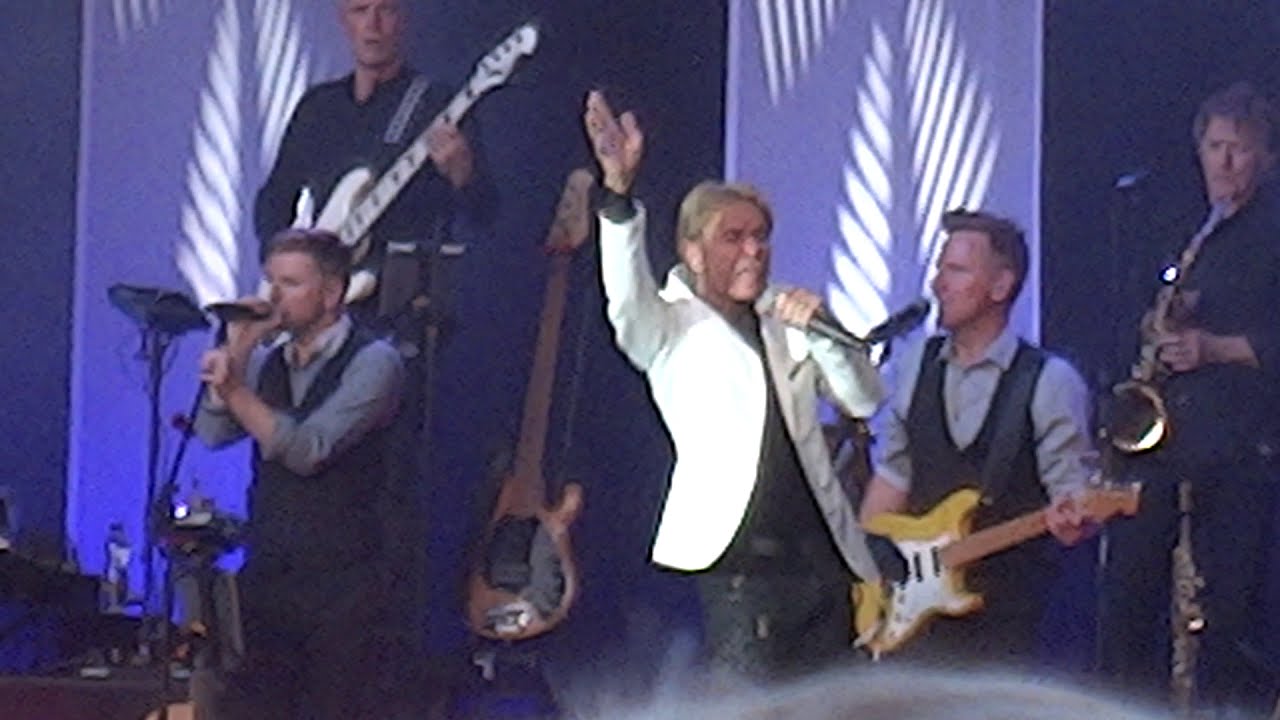 Cliff Richard - Wired for Sound @Cartmel Races June 28 2019