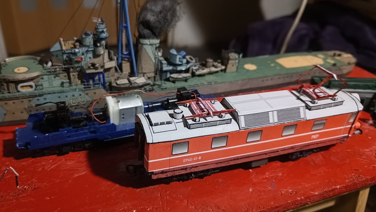 Lokomotywa EP40-41 B cz2 człon B skończony model kartonowy wydawnictwa ANSWER w skali 1:87 