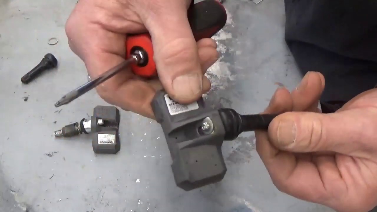 Tire pressure monitoring system aluminum valve stem to rubber stem with the same sensor