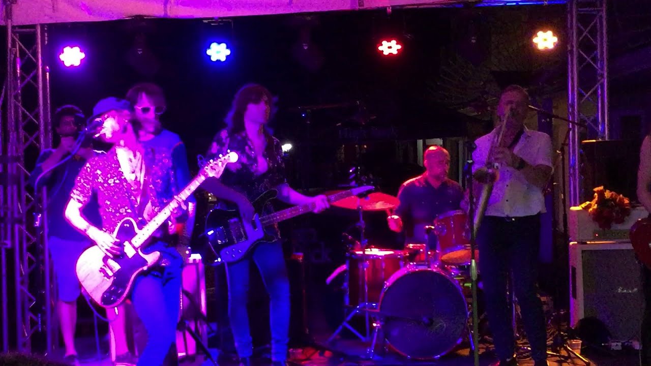 Los Labios with Dorian Foyil on Sax