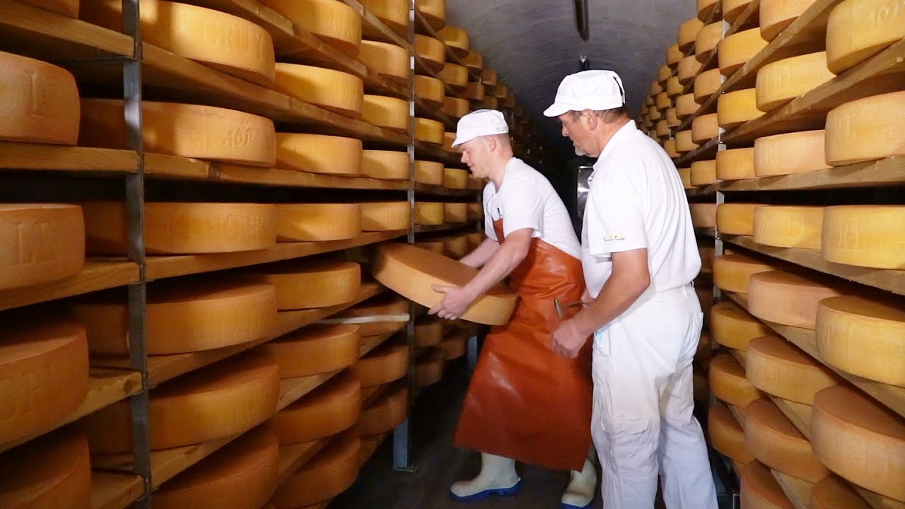 Un travail d'équipe à la fromagerie des Reussilles