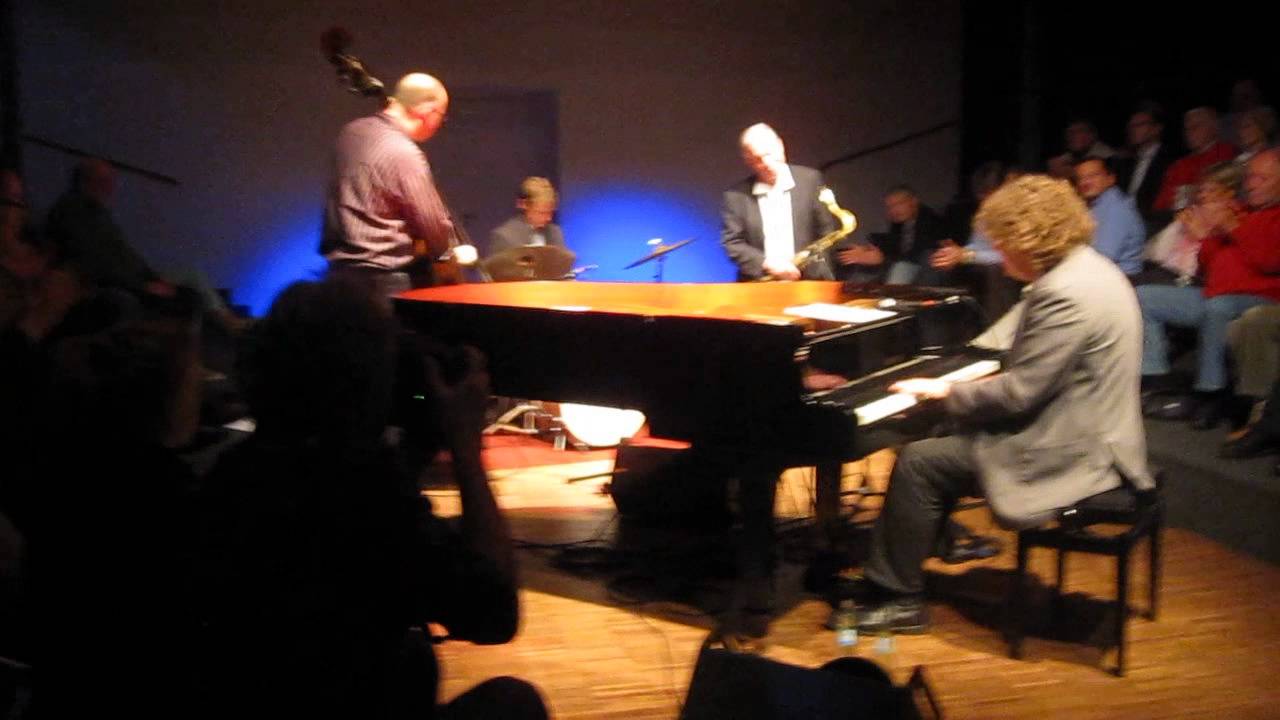 Martin Sasse Trio feat. Scott Hamilton - God Bless The Child