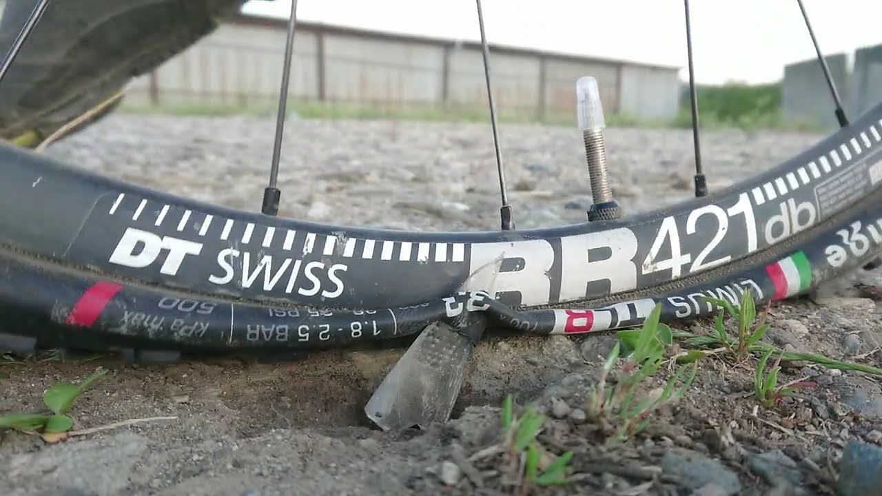 Puncture CX bicycle tire Challenge Limus TLR