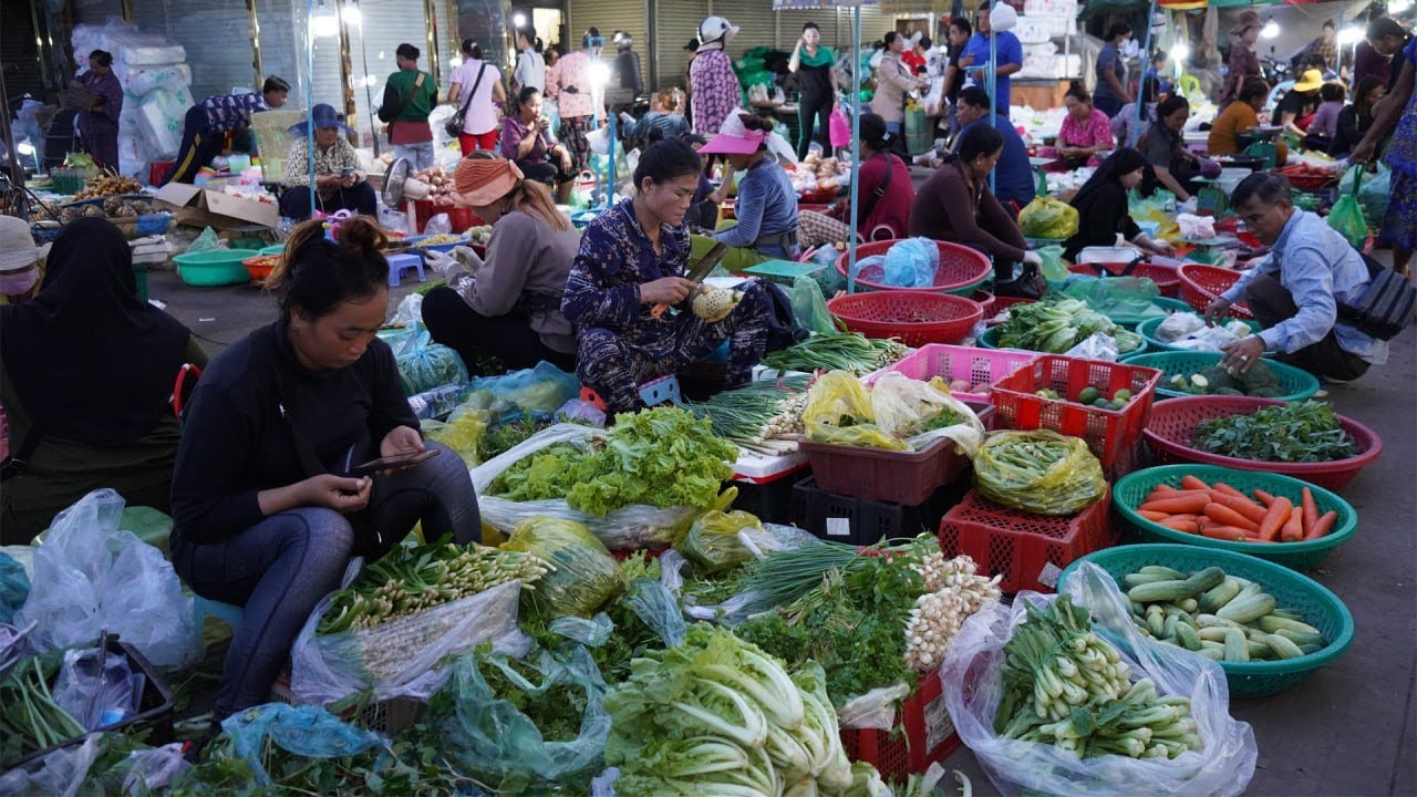 Cambodian Vegetable Market in Early Morning - Daily Lifestyle & Activities of Khmer People in Early