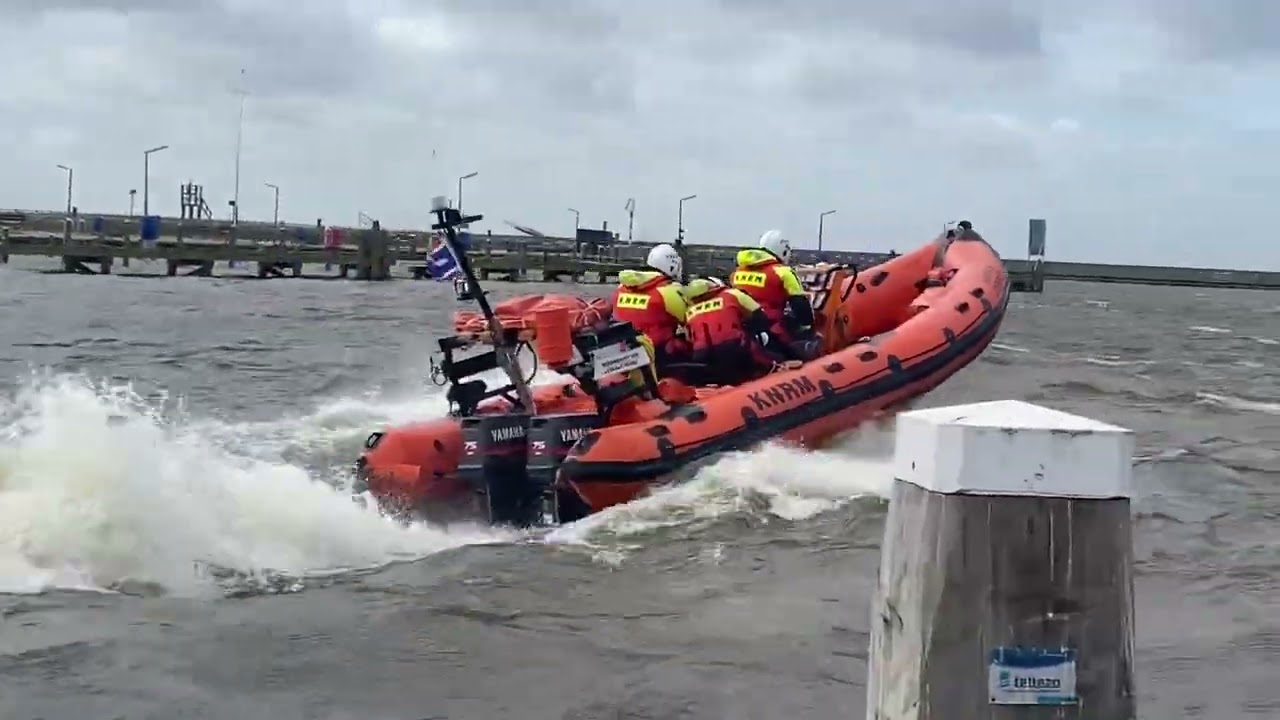 PRIO  3 KNRM URK Naar een Vaartuig aan de Grond Urk 1