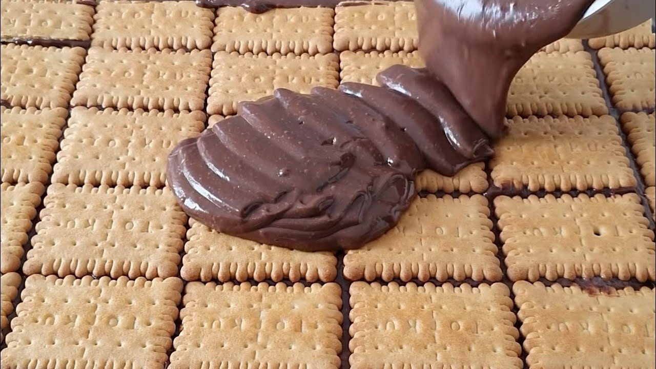 Embelsirë me puding dhe biskota/Dessert with pudding and biscuits.