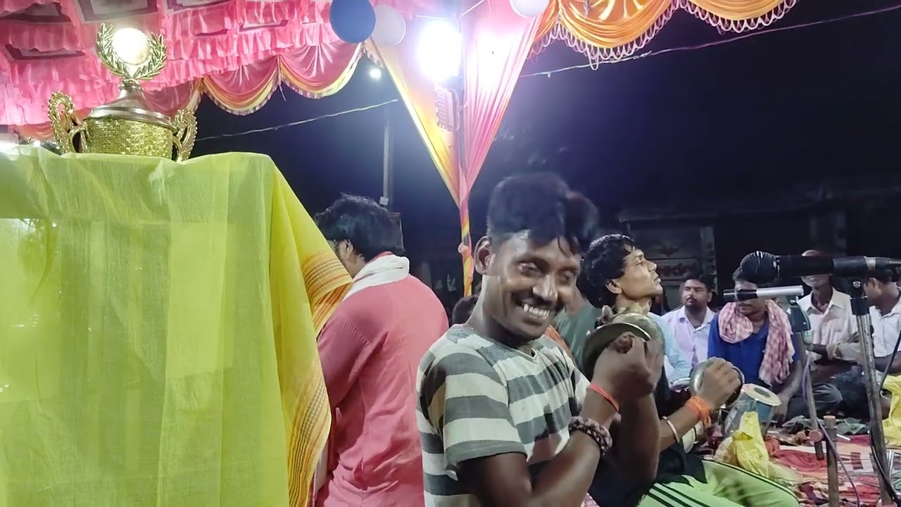 संतोंष सुरिला ब्यास और ब्यास मधुवन यादव का दुगोला प्रोग्राम देखिए