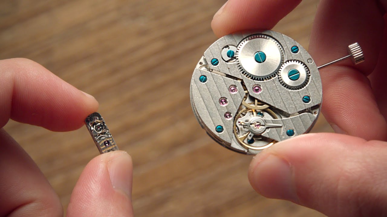 Самый маленький в мире часовой механизм | Watchfinder & Co.