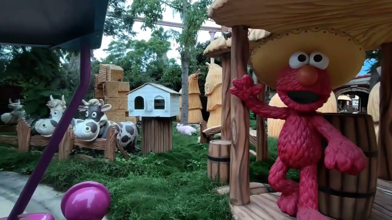 LA GRANJA DE ELMO -  ATRACCION PORTAVENTURA - SESAMO AVENTURA - BARRIO SESAMO
