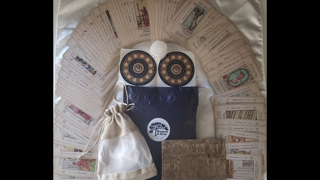 Unbagging of Beginner Keyword Antique Tarot Deck by RowanAndElm