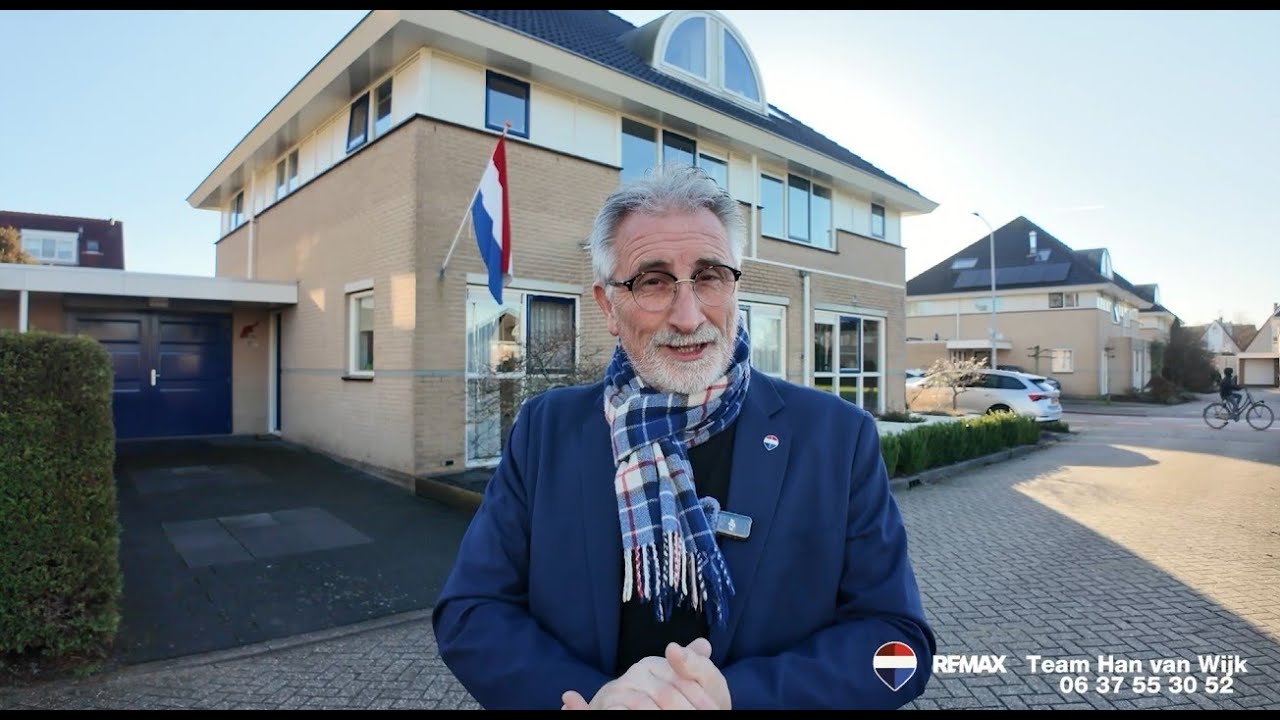 Twee onder een kapwoning Hoorn Diamantplein 2 met introductie REMAX makelaar Han van Wijk