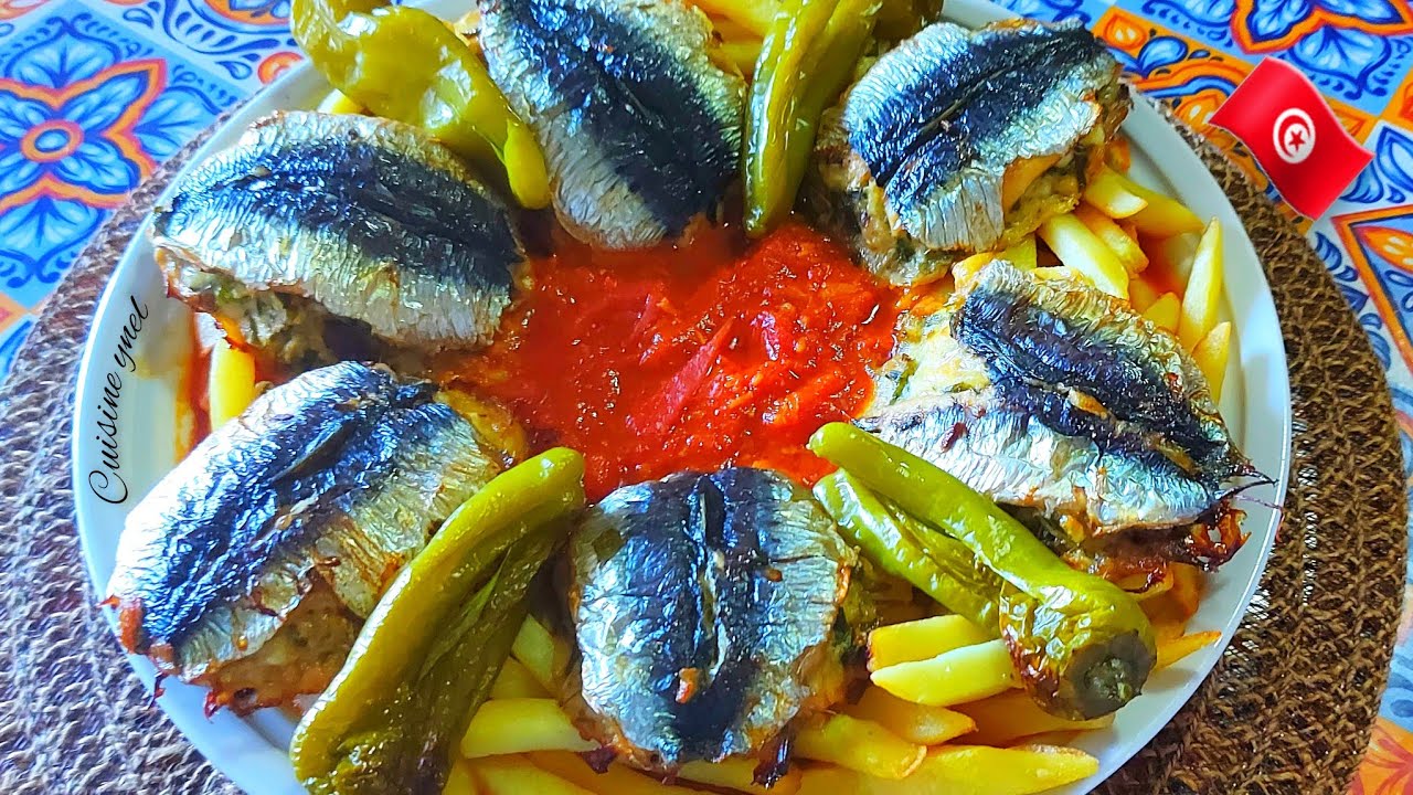 سردينة محشية طايبة في الفور مع طريقة تنظيفها ونزع السلسول وعملت معاها بطاطا في الفور وصالصة طماطم