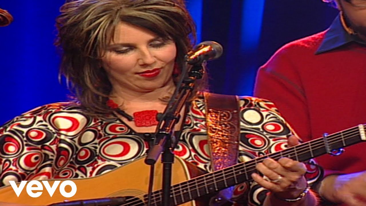 Bill & Gloria Gaither - I'll Fly Away [Live] ft. The Isaacs