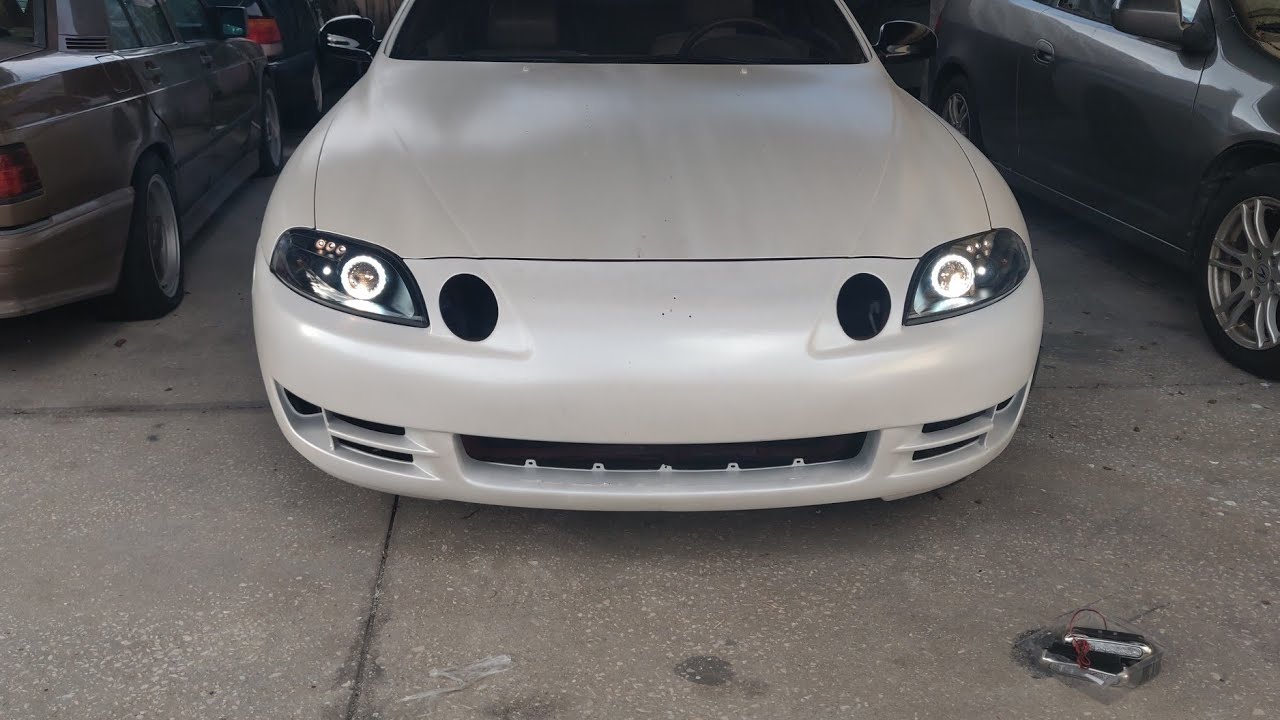Установлены светодиодные фары Halo на Lexus SC300 2JZ 1995 года выпуска.