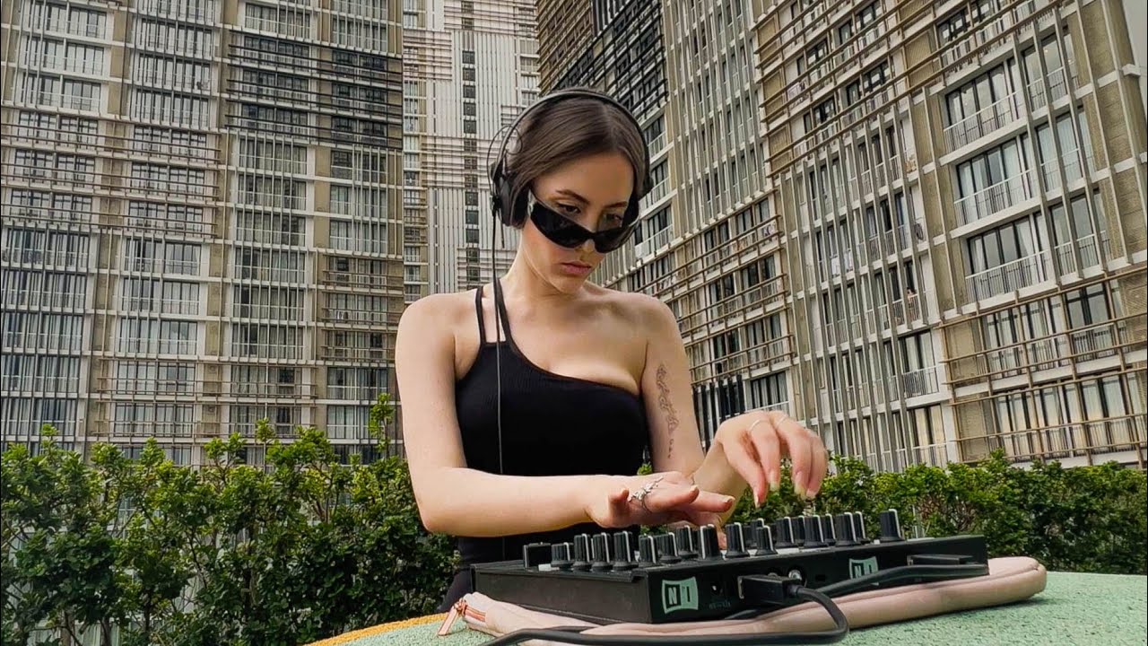 moody techno house acid mix
