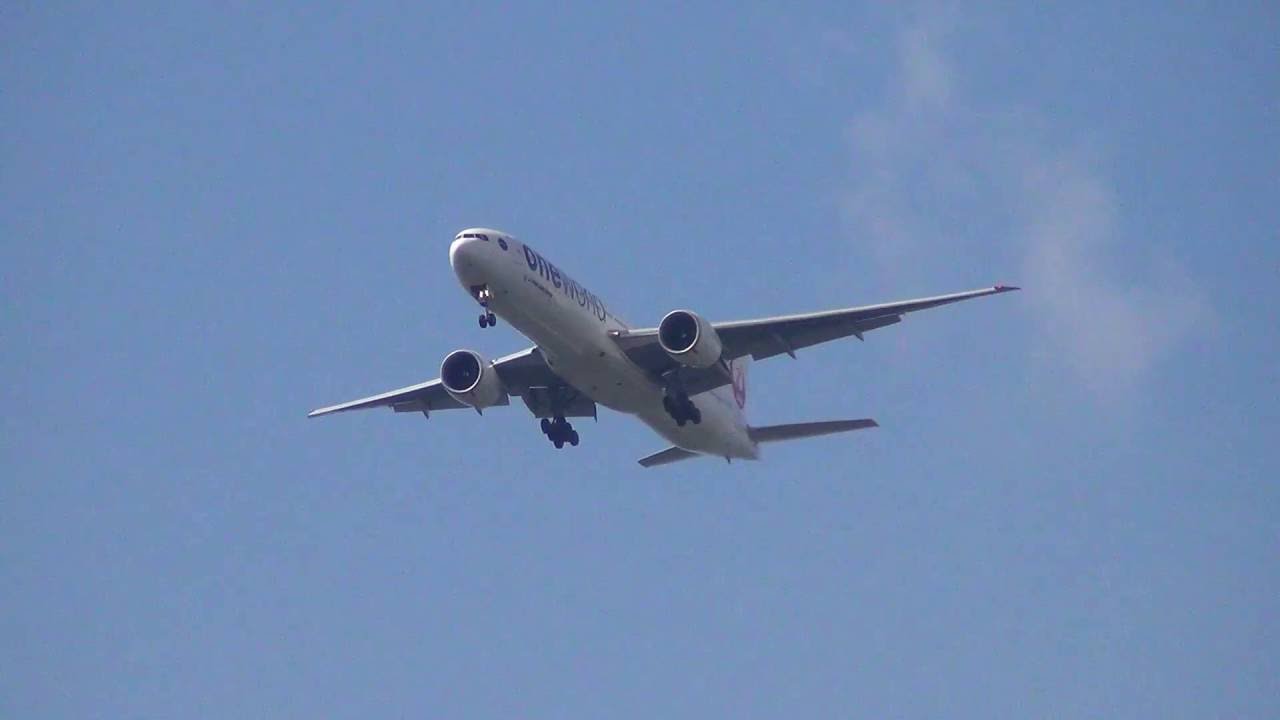 JAL Boeing 777 (One World) flying to JFK by jonfromqueens