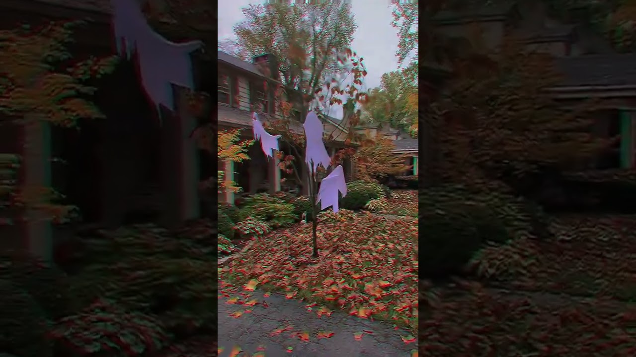 POV: You're taking a Halloween walk in the spooky town of Autumncrow... 🎃👻 