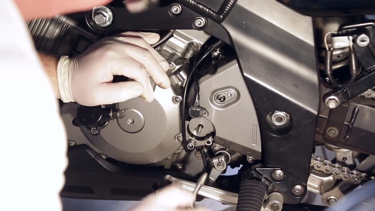 Снятие и установка рабочего цилиндра сцепления Vstrom