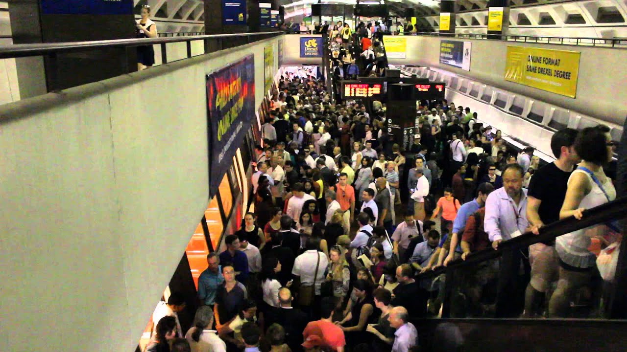 DC Metro Breakdown in Farragut North Station