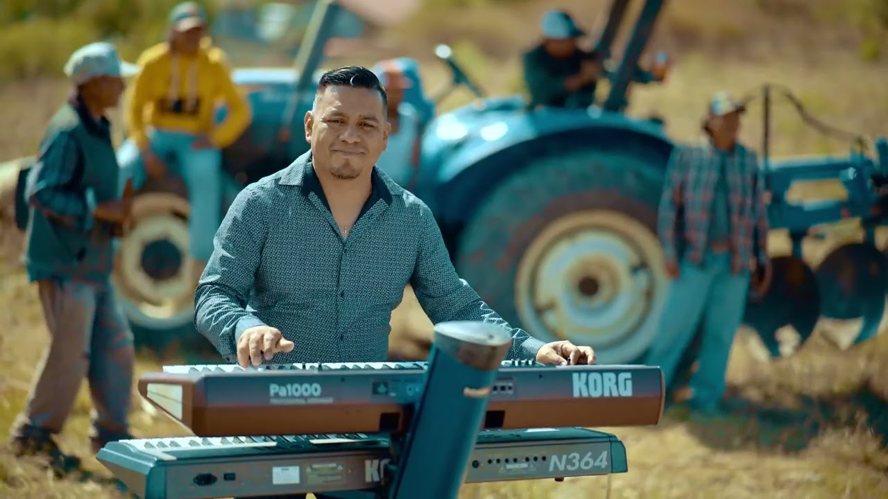 Palomas Que Andan Volando-Oficial videoclip Berna Sanchez Y Su Ritmo Dominante 2025