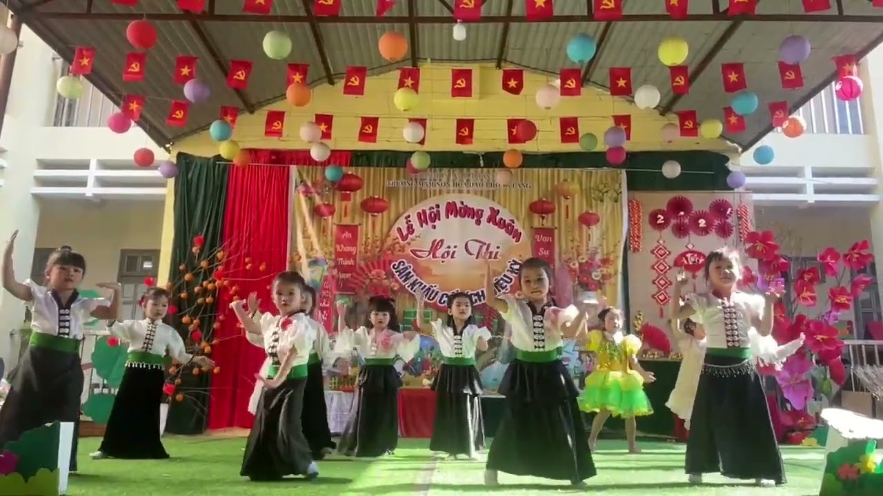 Lớp mẫu giáo nhỡ c múa