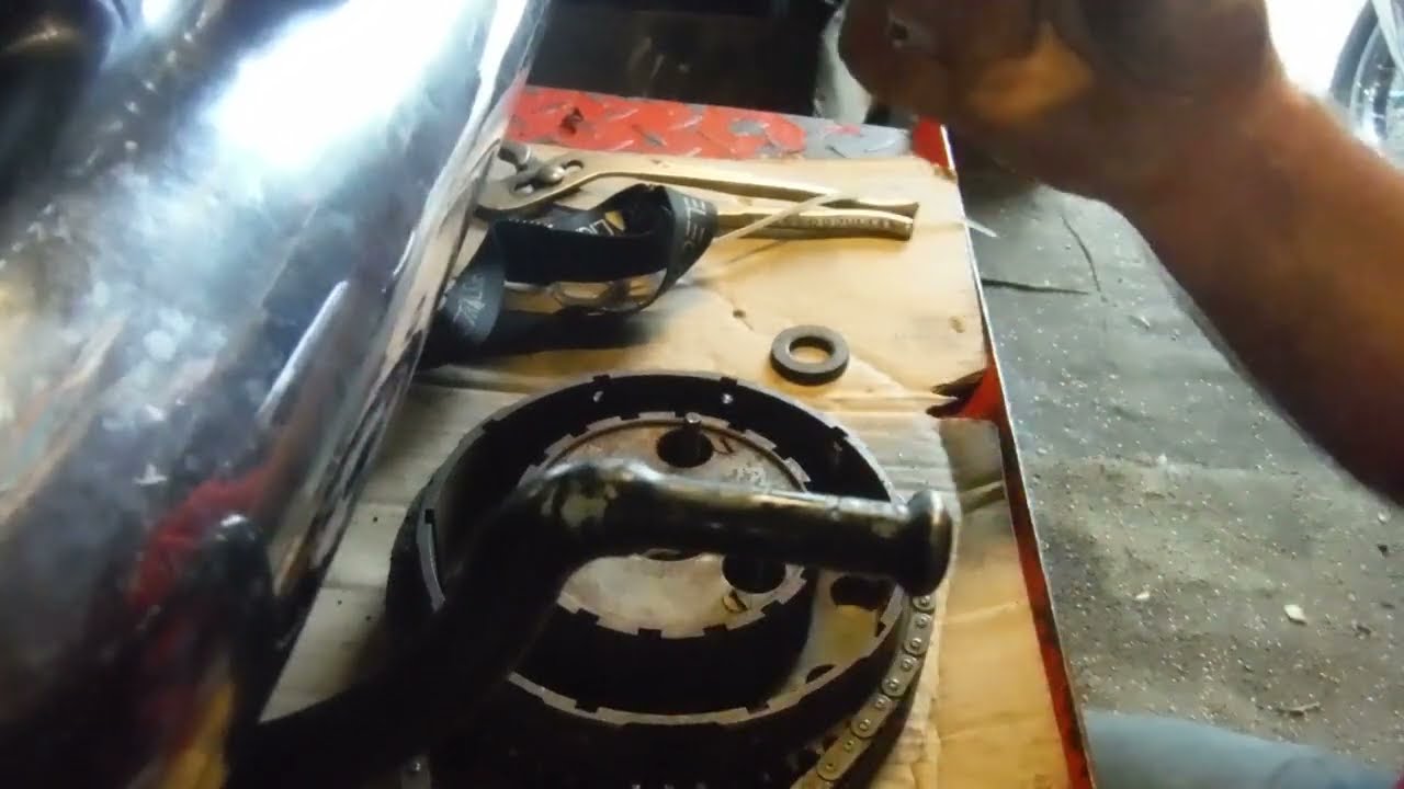 BSA / Triumph clutch centre puller trick keeps bearings in place when removing & fitting clutch.