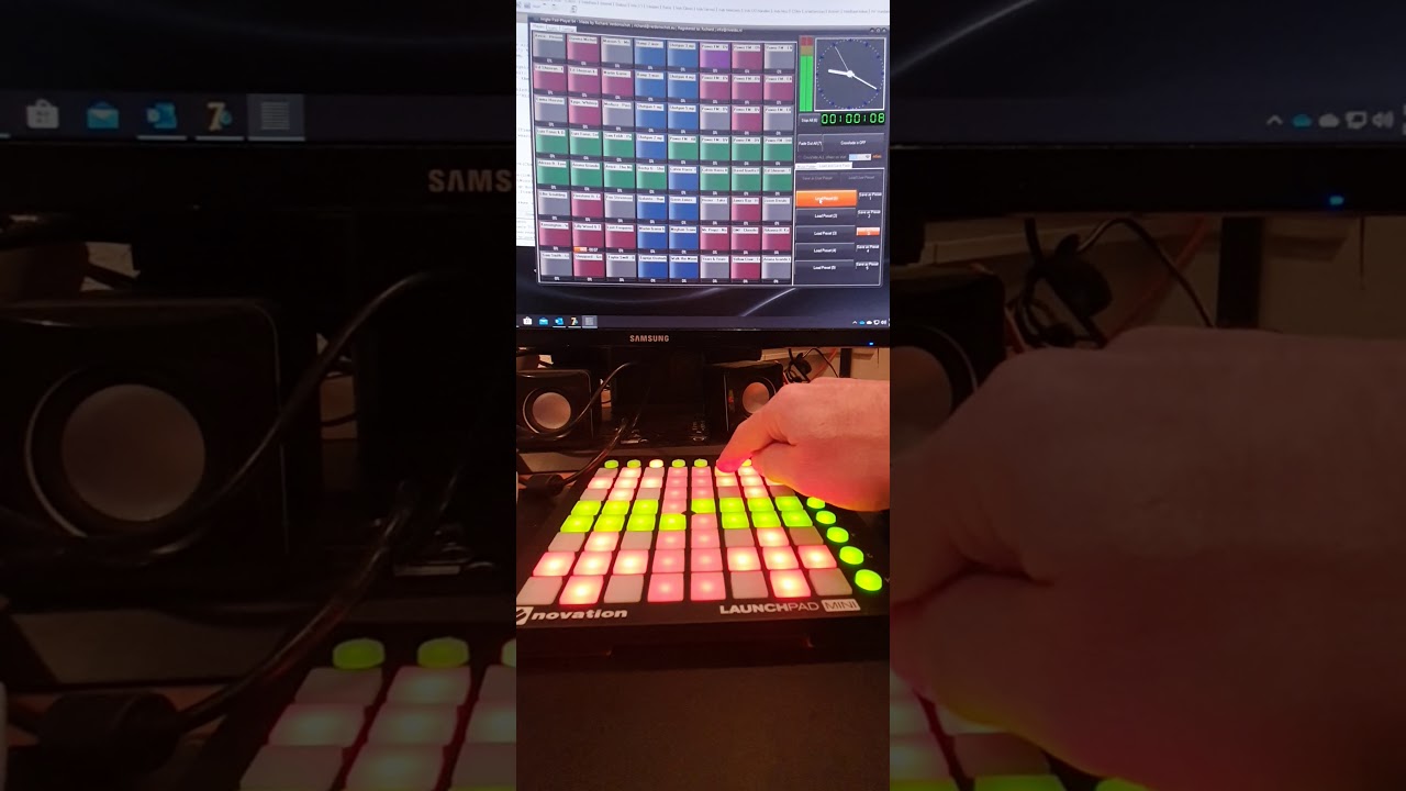 Jinglepad player 64 with a Novation MK2 mini  Launchpad