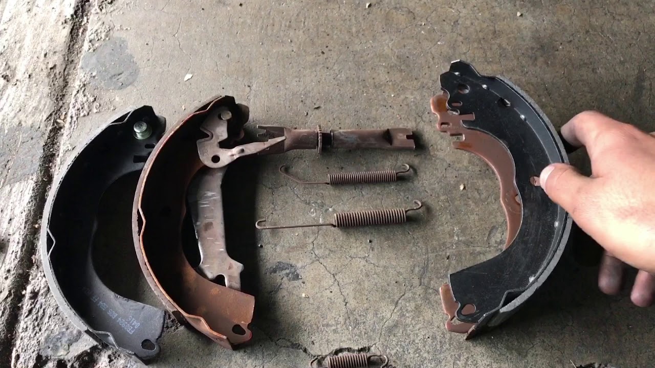 2013 Mitsubishi lancer ES brake shoes replacement