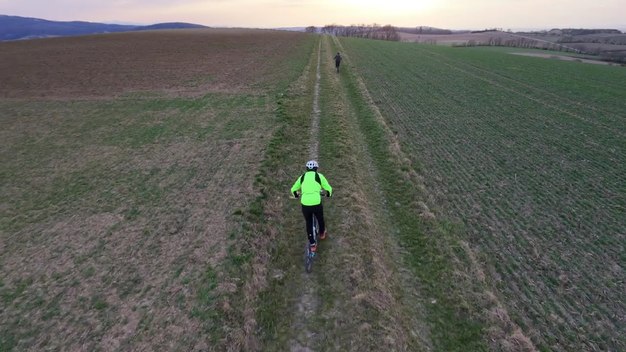 Footbike, Kickbike, Tretroller - Test mit der DJI NEO 2 mit Toni
