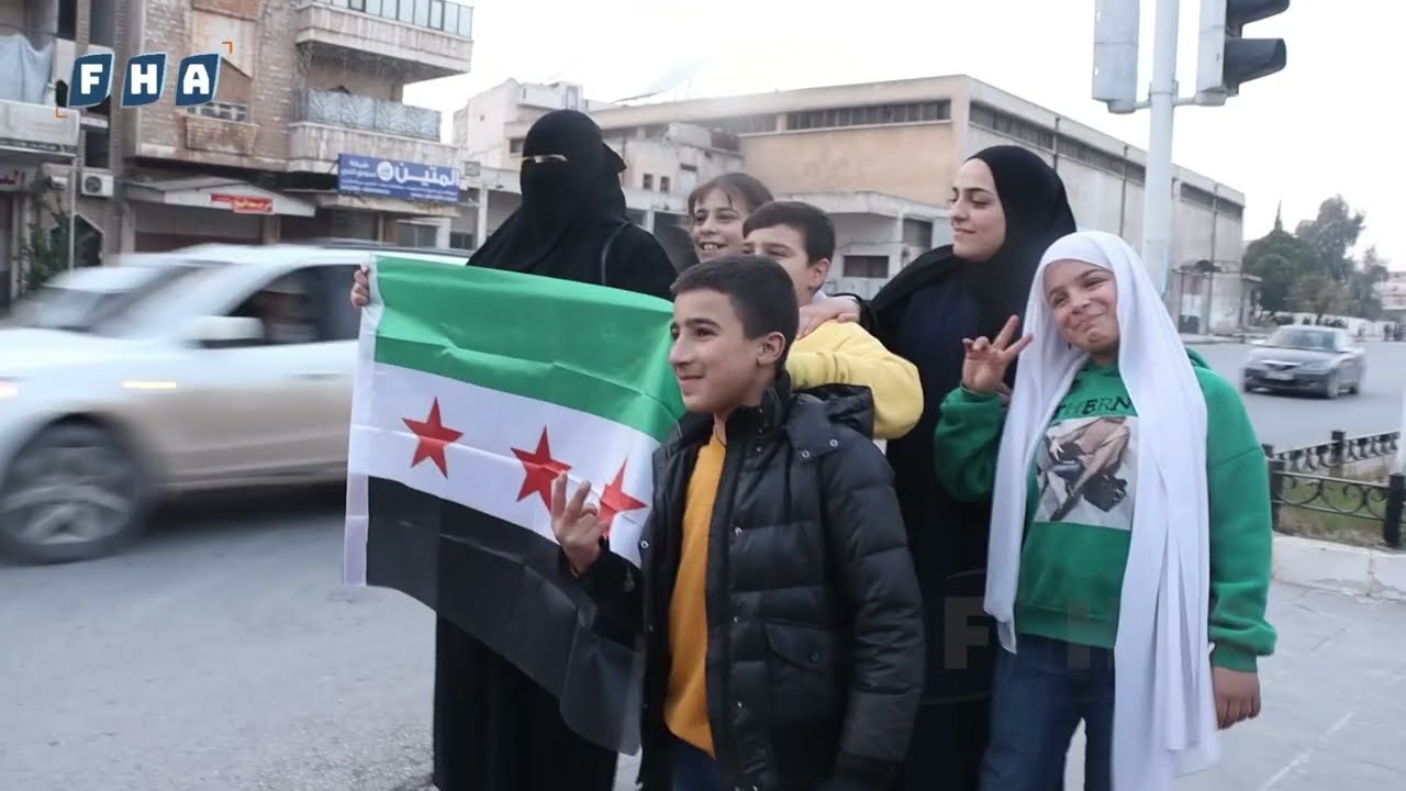 اللحظات الأولى لدخول مقاتلو الفصائل العسكرية إلى مدينة حماة وسط سوريا