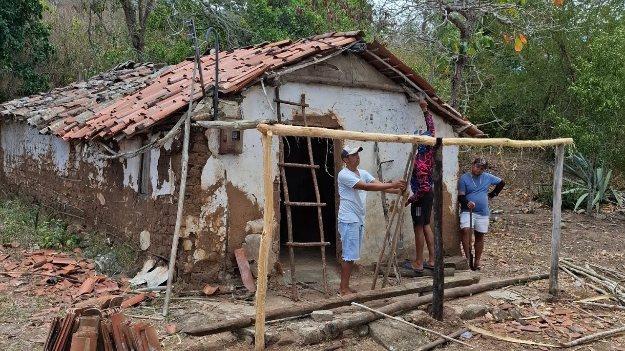 Fizemos um multirão na reforma da casinha de taipa do sítio #vidanositio